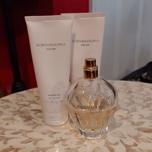 BCBGMAXAZRIA Bon Chic Shower Gel & Perfume Set - White and Gold